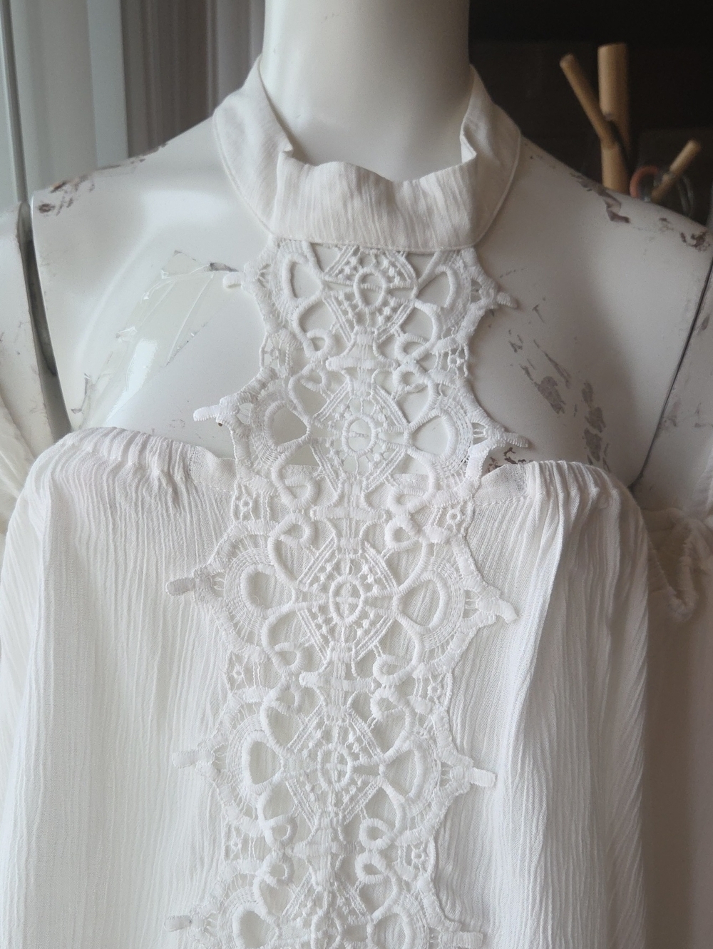 VENUS White Lace-Front Cold-Shoulder Blouse - Picture 3 of 8